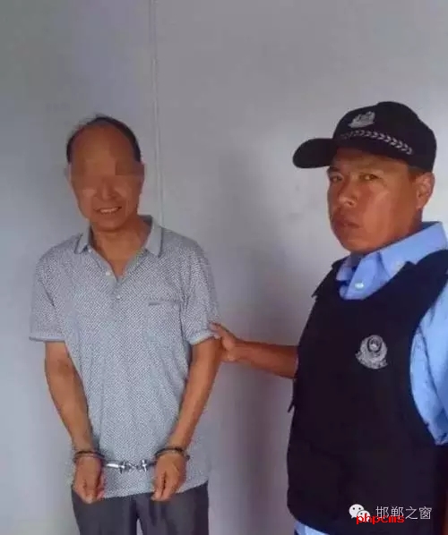 8月9日6時(shí)許，邯鄲大名鋪上高速口檢查站執(zhí)勤民警對(duì)一輛白色捷達(dá)車進(jìn)行安檢時(shí)，車上一名男乘客自稱忘帶身份證，民警遂讓該男子提供其身份證號(hào)。經(jīng)核查，該男子為許某良，系涉嫌保險(xiǎn)詐騙網(wǎng)上逃犯。該許于5月31日，騙取國(guó)家養(yǎng)老保險(xiǎn)金12萬余元，被魏縣公安局網(wǎng)上追逃。